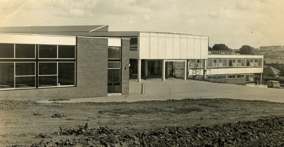the exterior of Craigie High School in August 1970