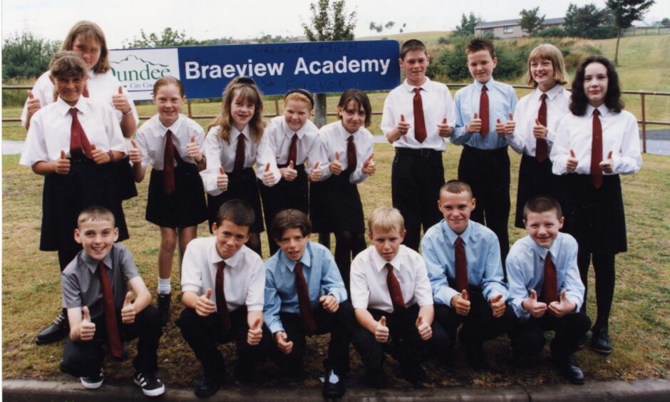 Braeview Academy pupils pictured outside in front of a school sign in August 1996 following the merger of Linlathen and Whitfield.