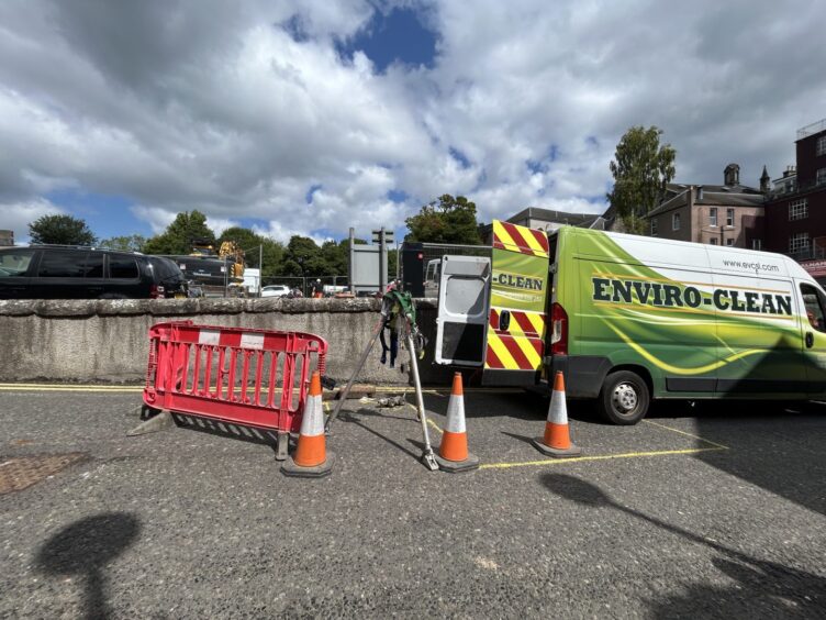Emergency repairs on a collapsed sewer