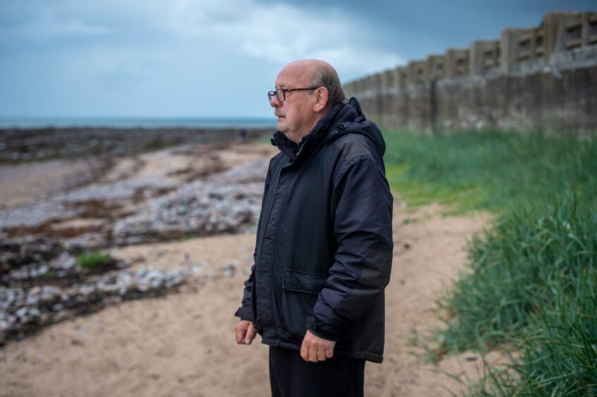 Bill Donaldson, Steven's father.
