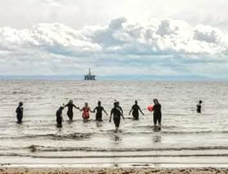 Largo Swans swimming group