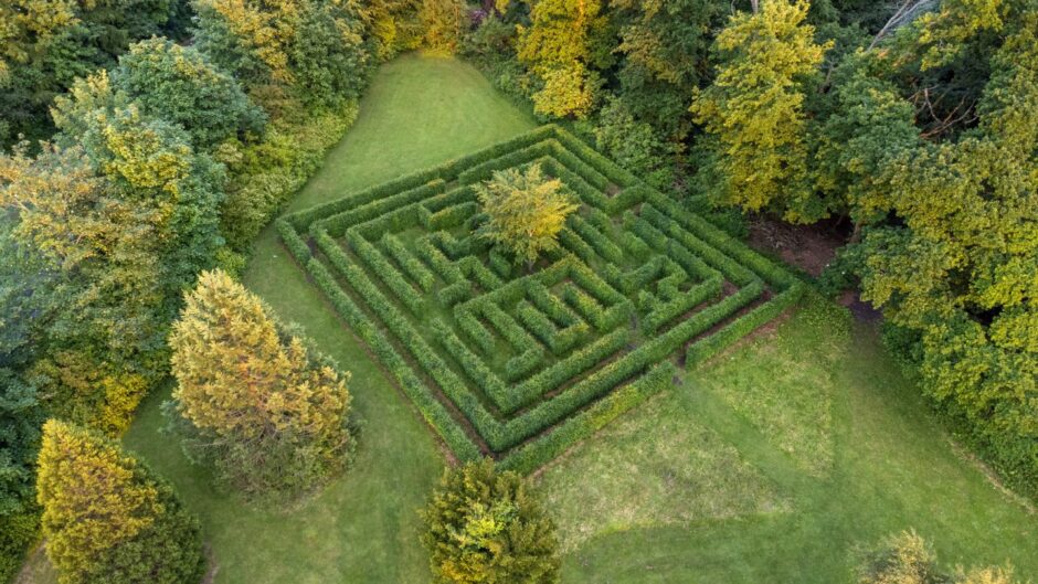 A dron shot of the maze at Riverside Park in Glenrothes.