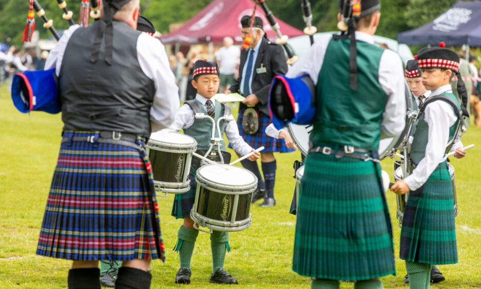 High School of Dundee pipers and drummers.