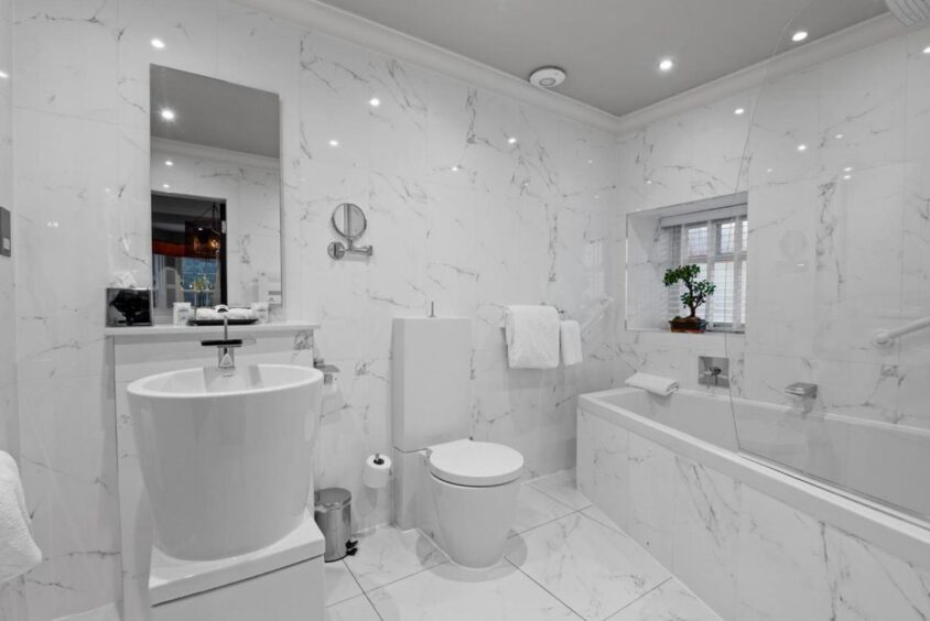 An en suite bathroom