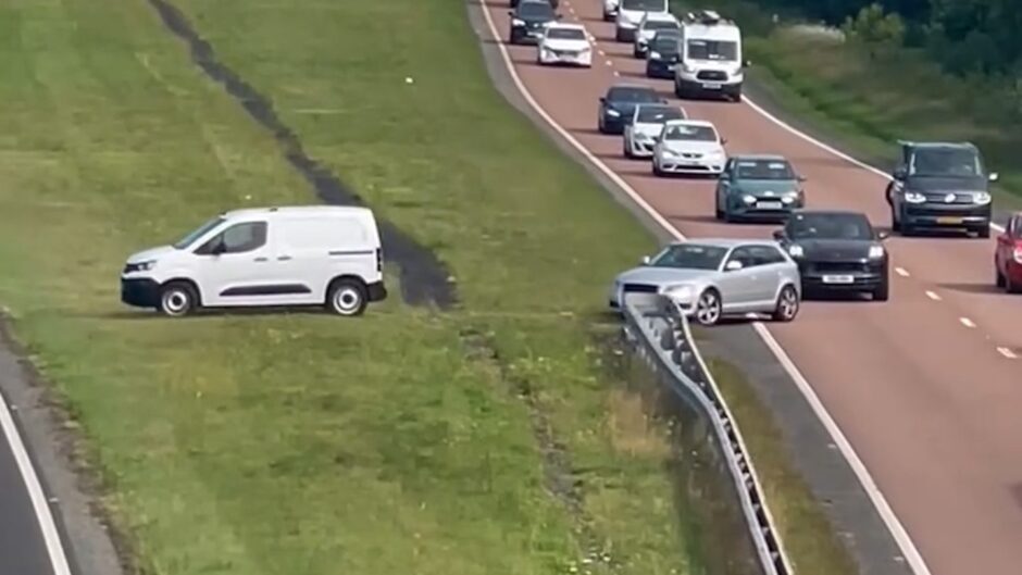 Seven vehicles cross the A92 in the 60-second clip