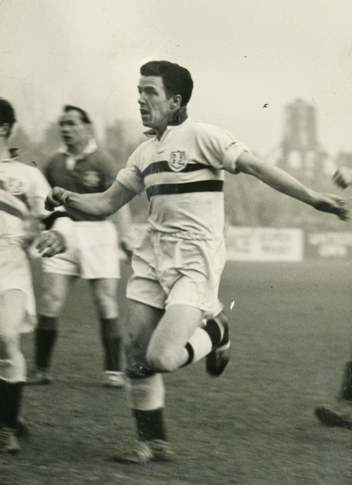 a black and white picture of Dennis Gillespie playing for Dundee United