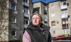 Arlene Jeffrey at flats containing Raac in Cart Place. Image: Mhairi Edwards/DC Thomson