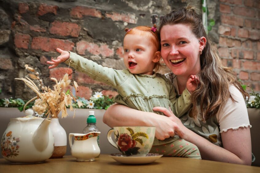 Sweetpea owner Zoe Lawson with daughter Lily in 2023. 