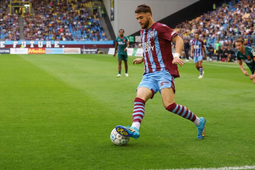 Said Hamulic cuts in from the flank for Vitesse Arnhem