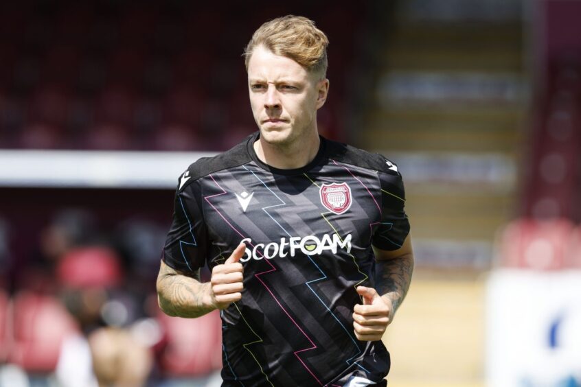 Gold warming up for his big day against the Tangerines. 