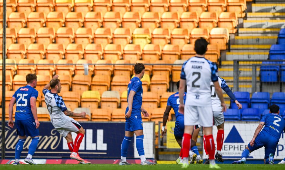 Scott Arfield scores to make it 1-0.