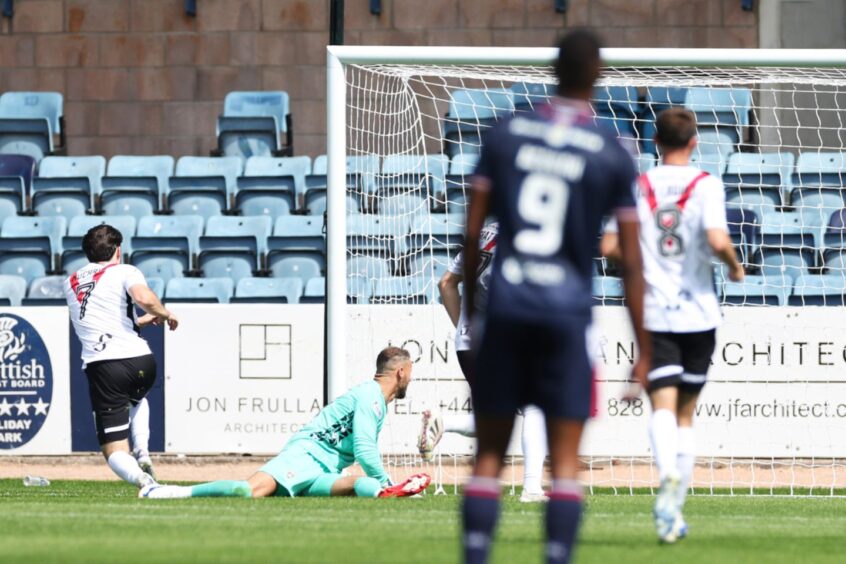 Chris Mochrie scores