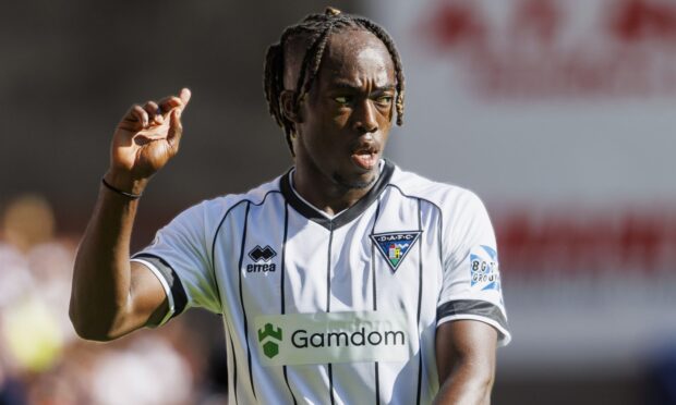Ewan Otoo playing for Dunfermline Athletic FC.