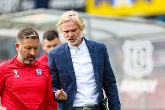 Dundee head coach Steven Pressley (right) with assistant Barry Nicholson. Image: Ross MacDonald/SNS