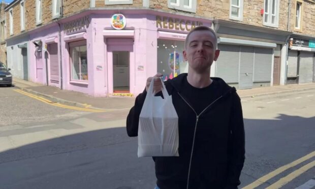 Online personality Dazza reviews Rebecca's Chinese