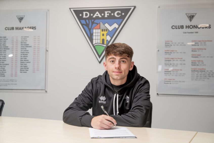 Josh Cooper puts pen to paper on his contract extension at Dunfermline Athletic.