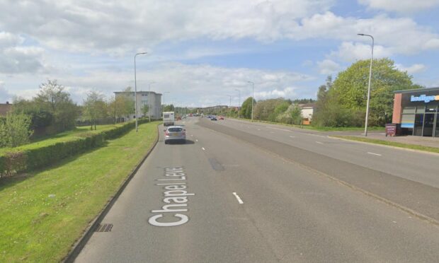 Driver flees crash Chapel Level in Kirkcaldy