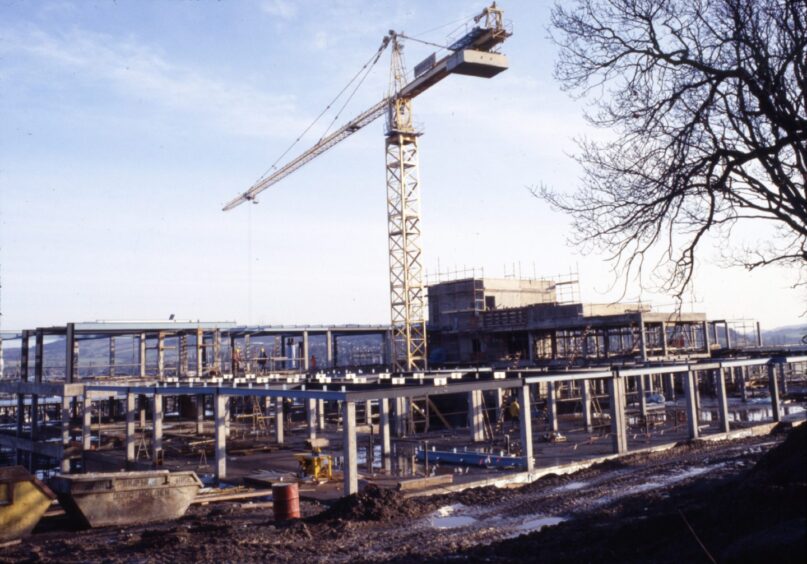 A new wing of Perth Royal Infirmary under construction in January 1990. 