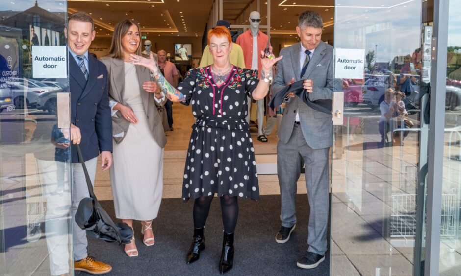 Regional manager for Scotland, Ireland and North East Michael Darlow, Lora Murray, Jacqui Bell, and retail sails director Andrew Lewis cut the ribbon to open the store.