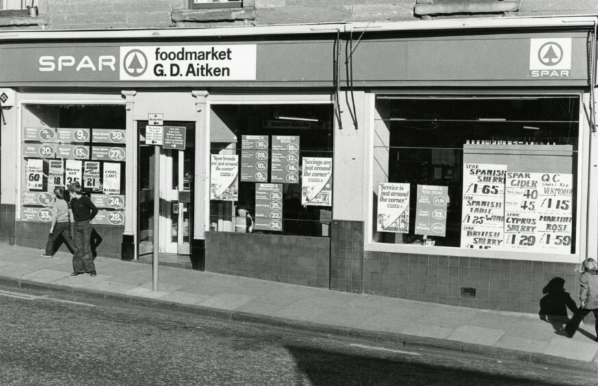 The exterior of Aitken's Spar supermarket in Dundee's Hilltown