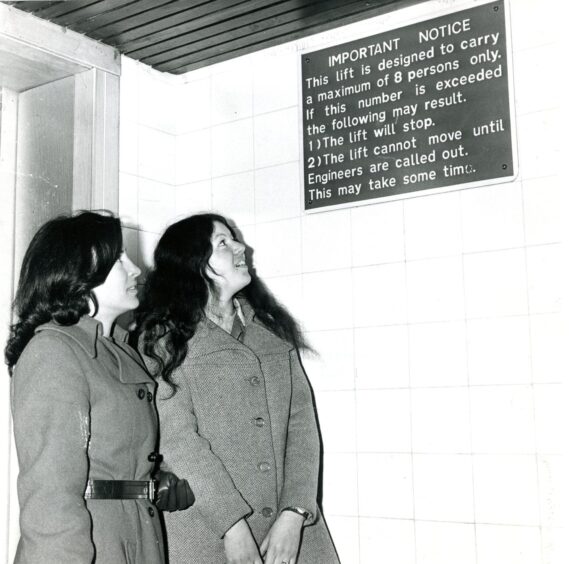 two women look at a notice outside the lifts at Bucklemaker Court in February 1972.