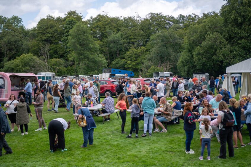 A large crowd at the Braco Show enjoys the attractions.