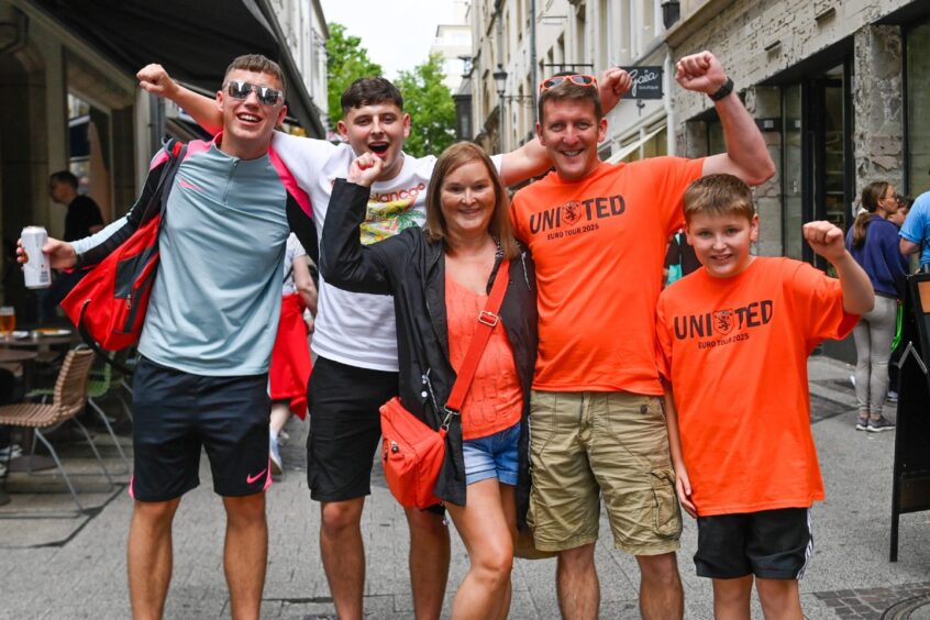 Dylan Diamond, Andrew Whytock, Ashley Hampton, Ally Garvie and Kyle Garvie ready to cheer on Dundee United.