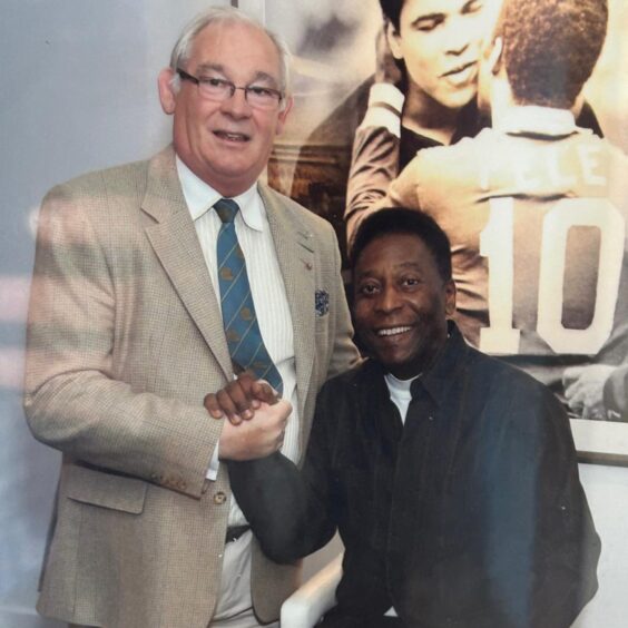 Jim Leishman meets Pele, with the pair shaking hands.
