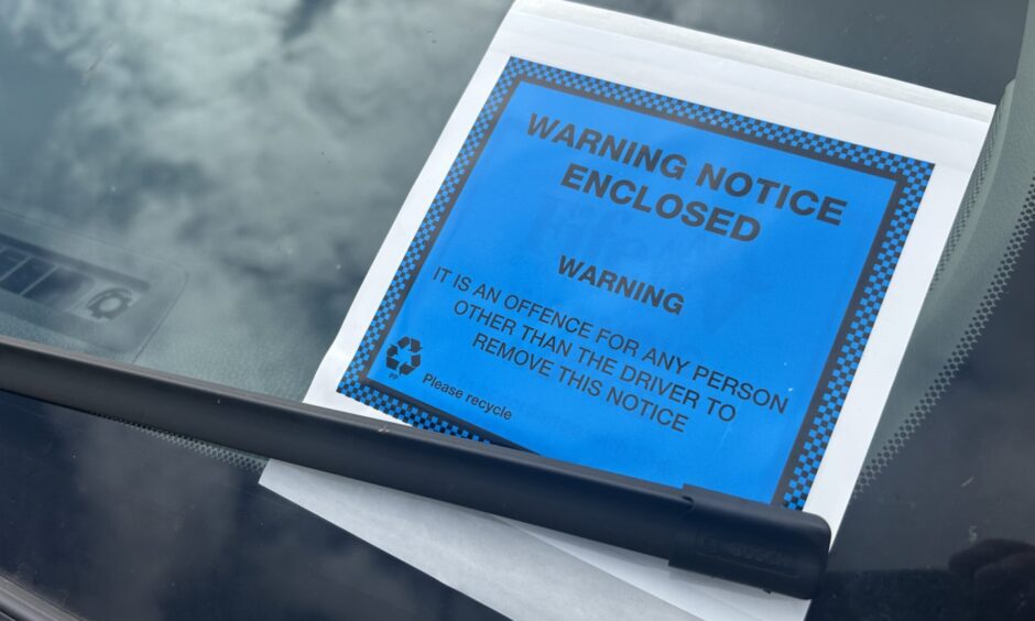 Pavement Parking warning notice stuck on car windscreen in Dunfermline.