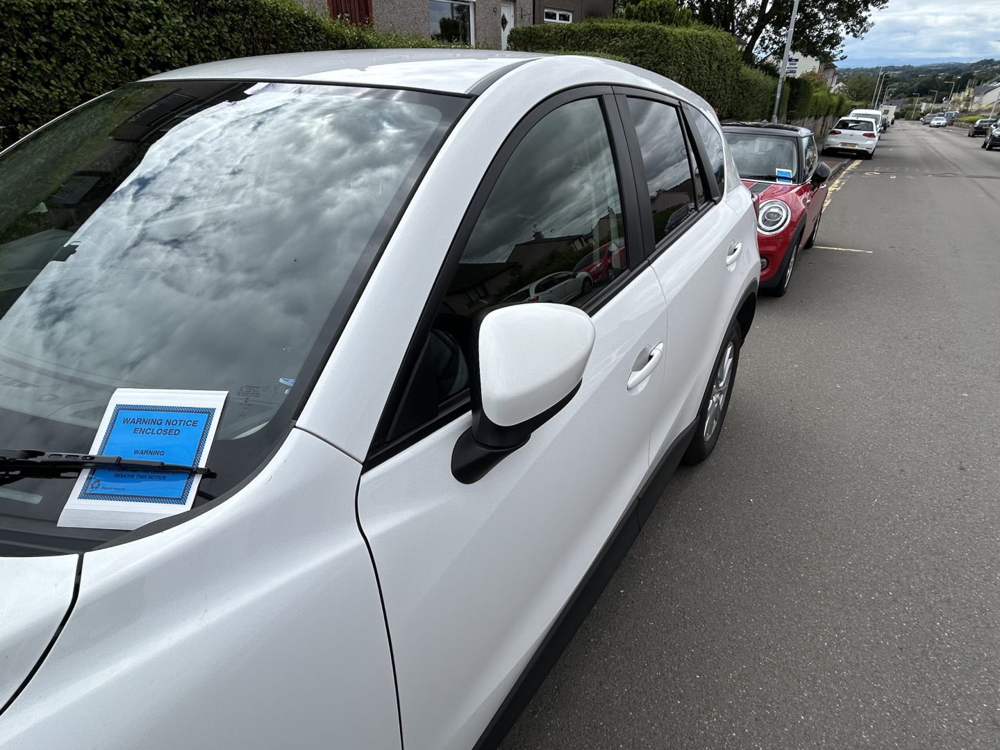 Cars on Whitelaw Road in Dunfermline were issued with warning notices.