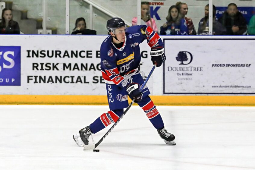Gary Kelly in action for Dundee Stars. 