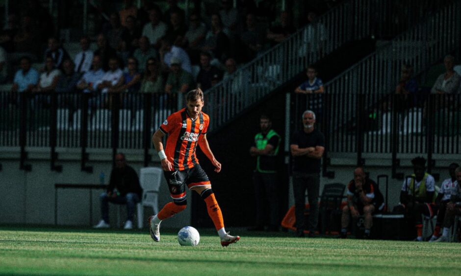 Trapanovski surges forward.