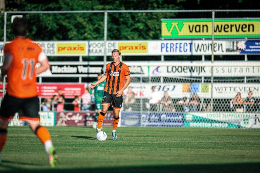 Bert Esselink, back in his homeland, surges forward.
