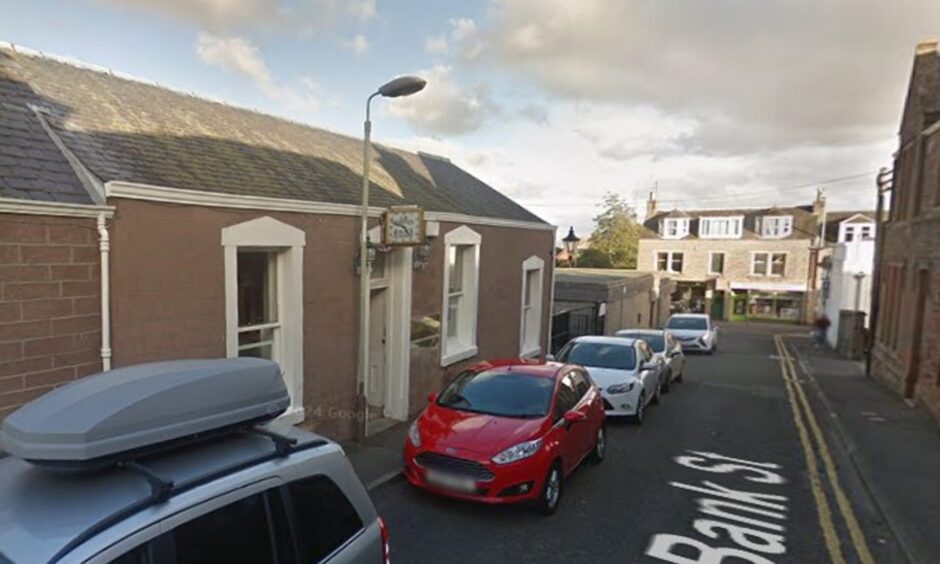 7 Bank Street Blairgowrie, a one-storey office building in narrow street