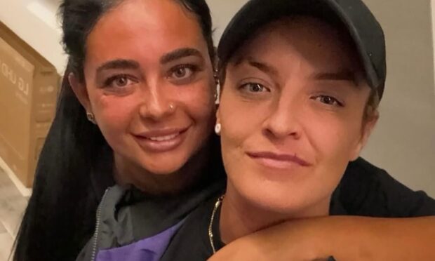 Hannah Laing with 'best mate' Ellie Scanlan (right)