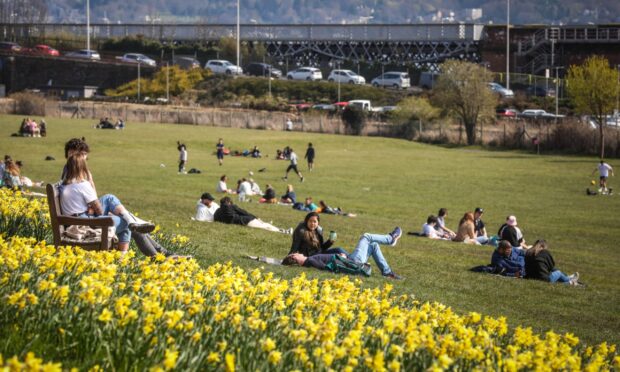 Dundonians enjoying the sunshine on Magdalen Green