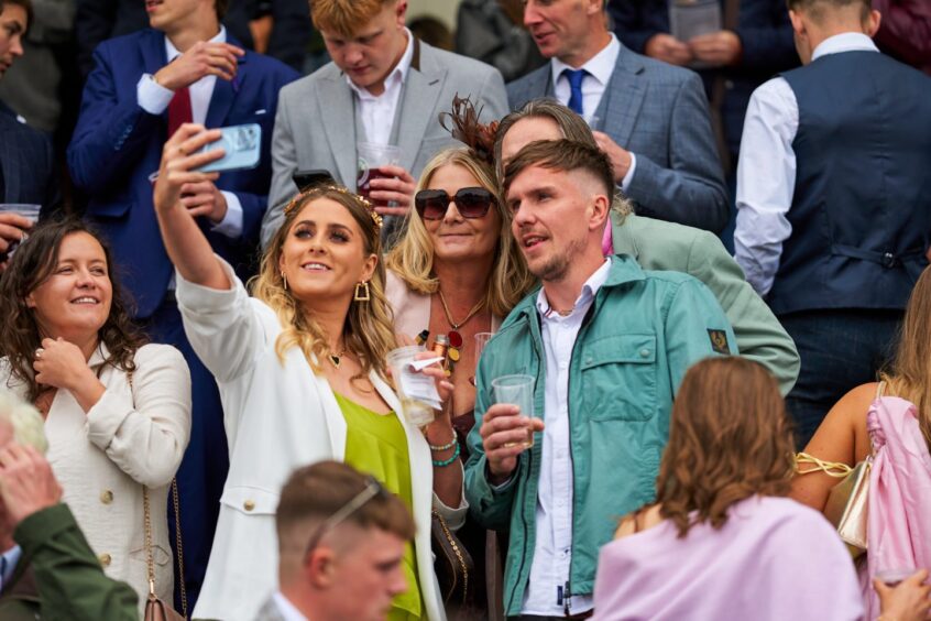 visitors-at-Perth-races
