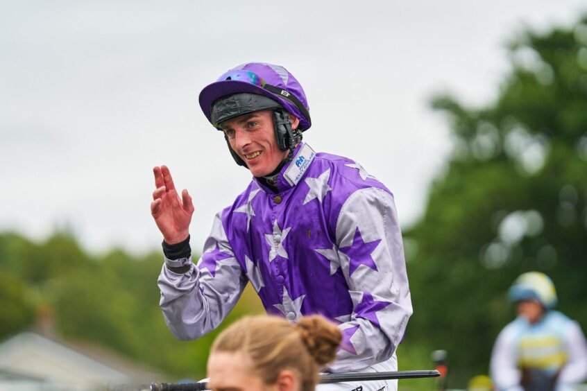Competitor-at-Perth races