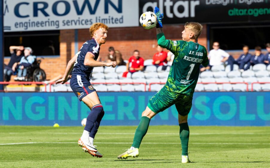United's Yevhenii Kucherenko denies Simon Murray from scoring