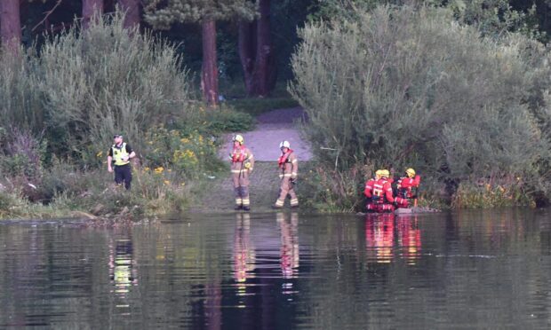 Rescue crews at Moncreiffe Island.