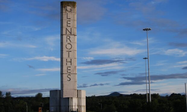 A sign for Glenrothes.