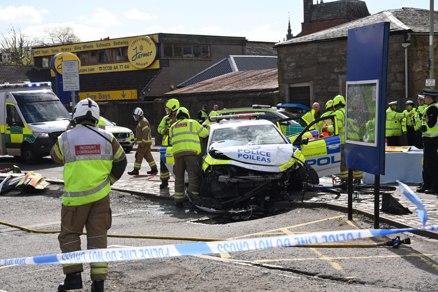 Police officer banned from driving after high-speed crash in Perth