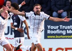 Dundee offer Clark Robertson new deal