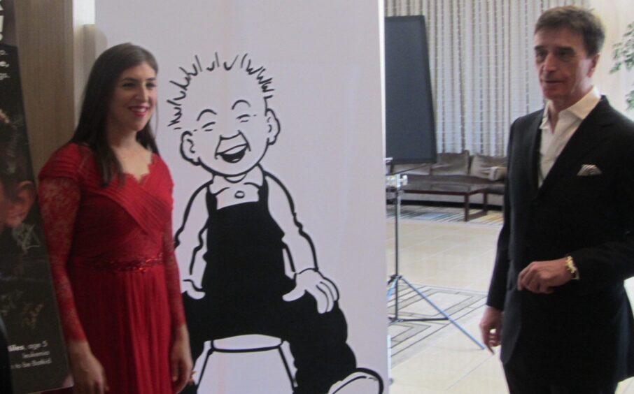 Big Bang Theory star Mayim Bialik meets Oor Wullie