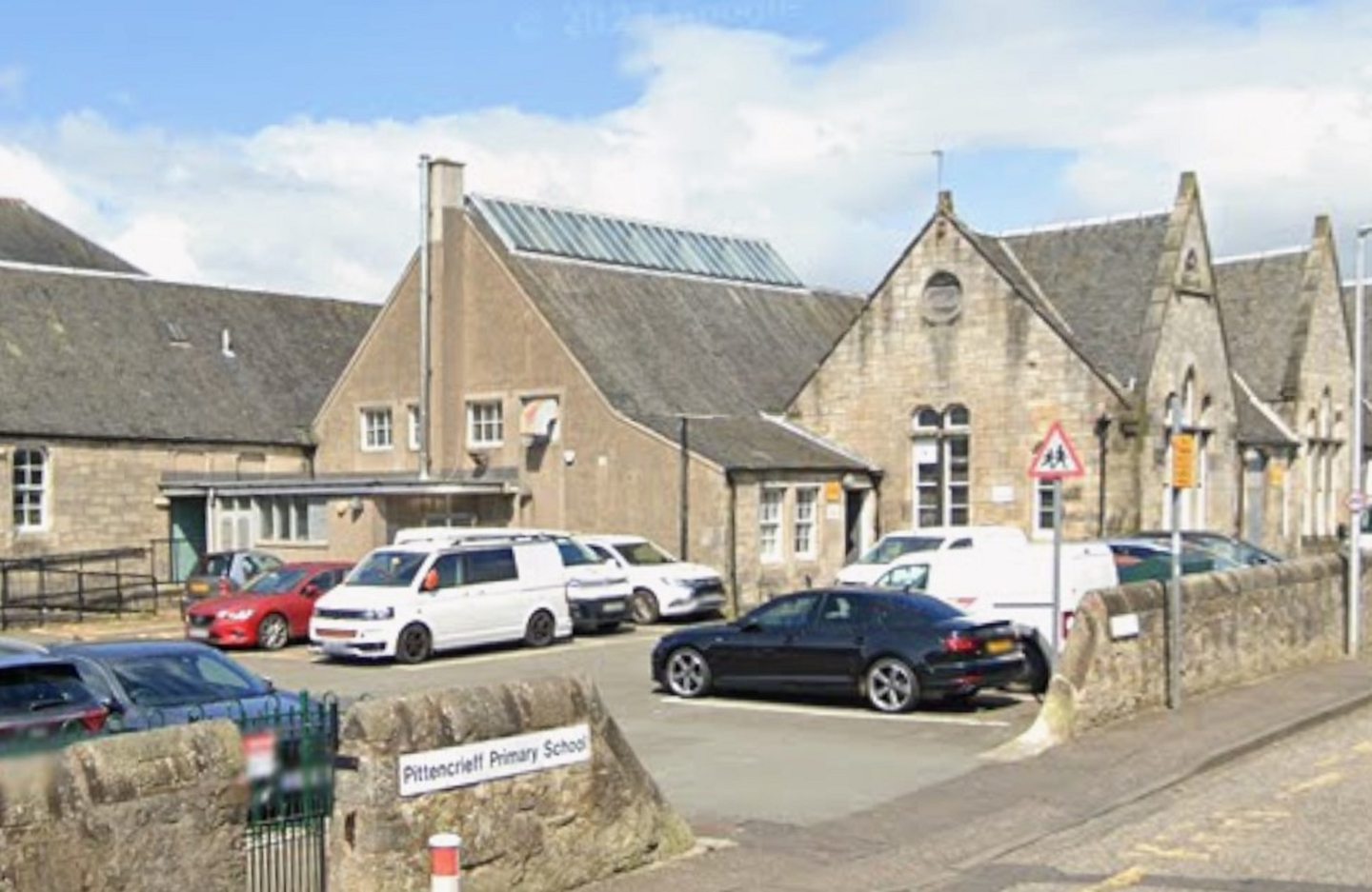 Dunfermline school probe as child found alone in Pittencrieff Park