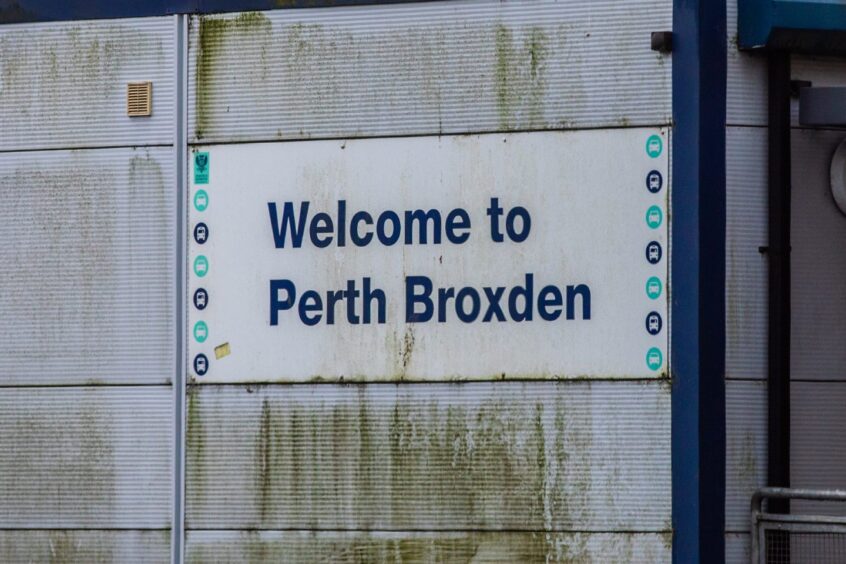 Sign saying 'welcome to Perth Broxden' on grubby wall