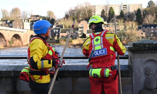 Police and lifeboat crews search Tay for man last seen in Perth bar