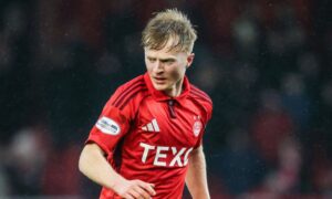 Ex-Dundee star Lyall Cameron greeted by banner on Aberdeen debut as he addresses signing controversy