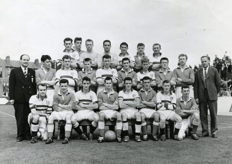 A Dundee United team line up from 1960.