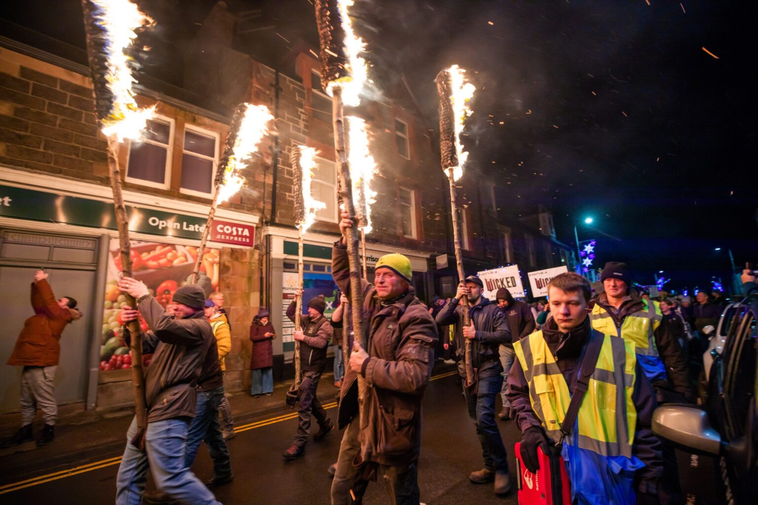 Comrie flambeaux tradition welcomes new year in Perthshire